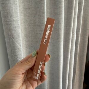 Huda Beauty Lip Contour Stain